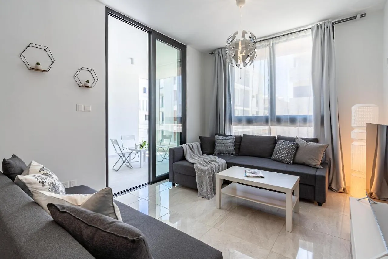 Lana 1-Bedroom Apt In Λάρνακα